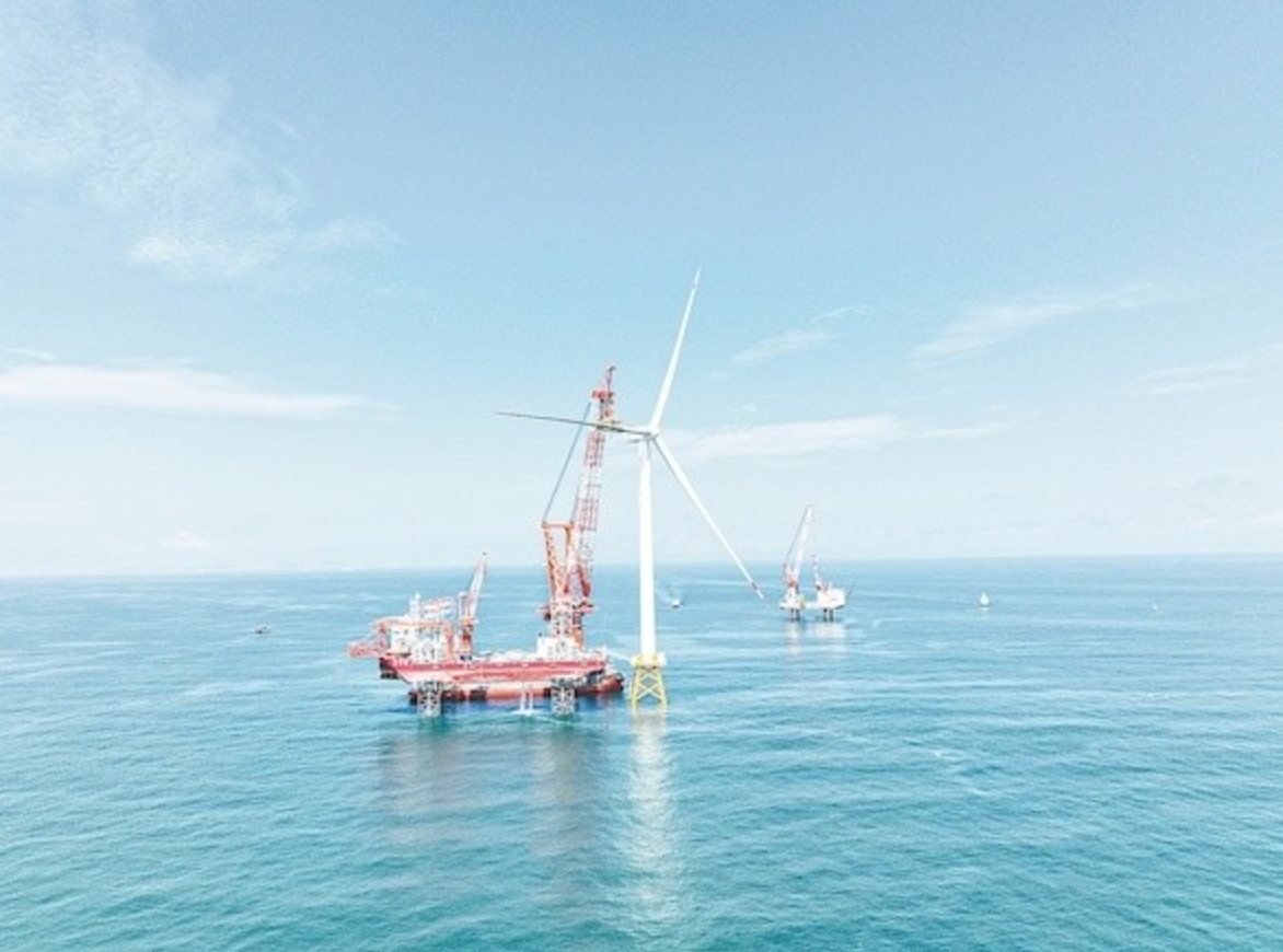 國內(nèi)單機容量最大、葉輪直徑最長的高原山地風機成功吊裝